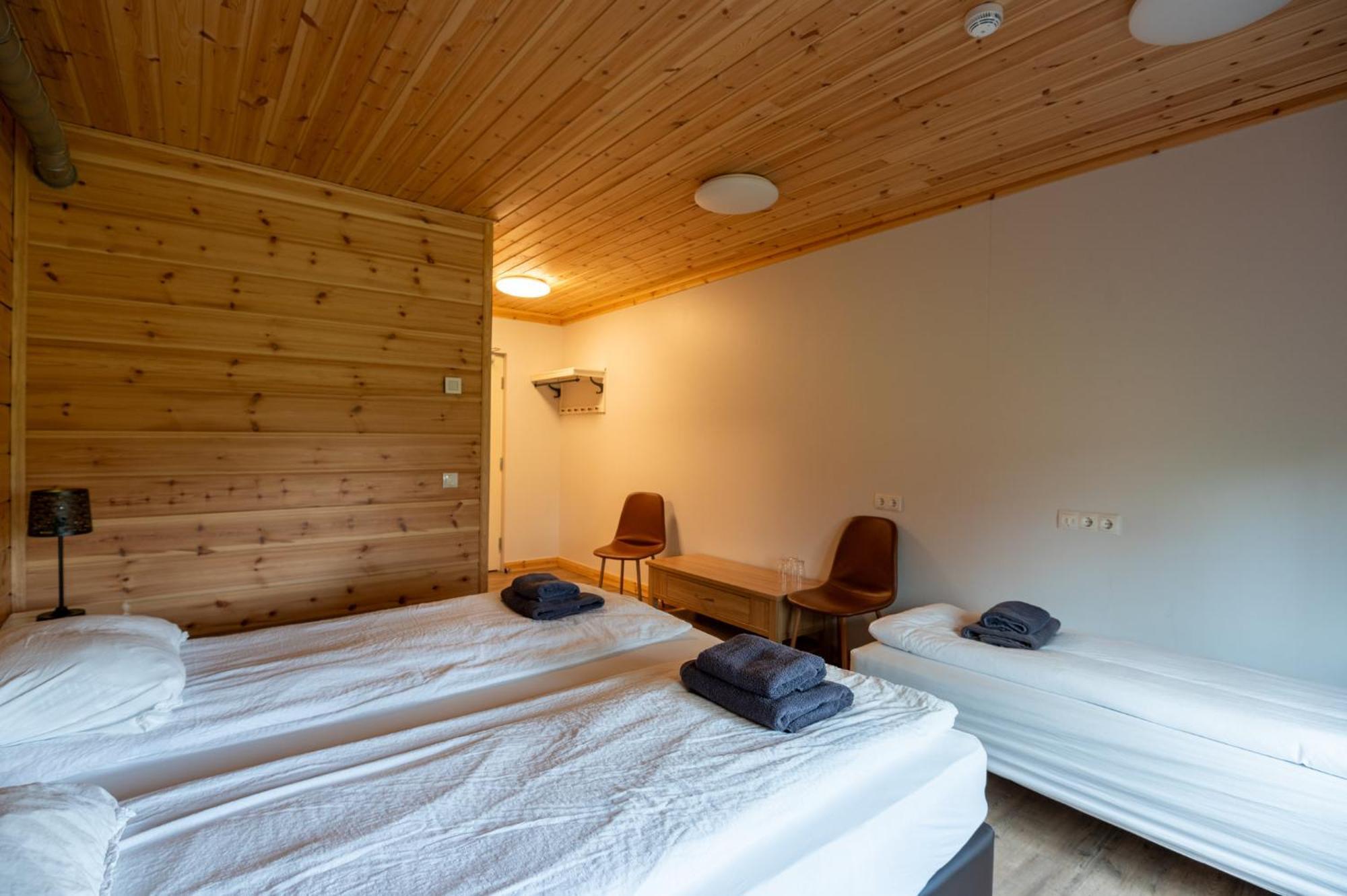 Gladheimar Guesthouse ブリョンドゥオース エクステリア 写真